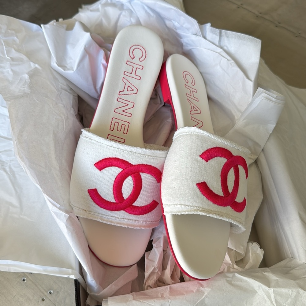 CHANEL White and Red Sandals - Picture 8 of 8